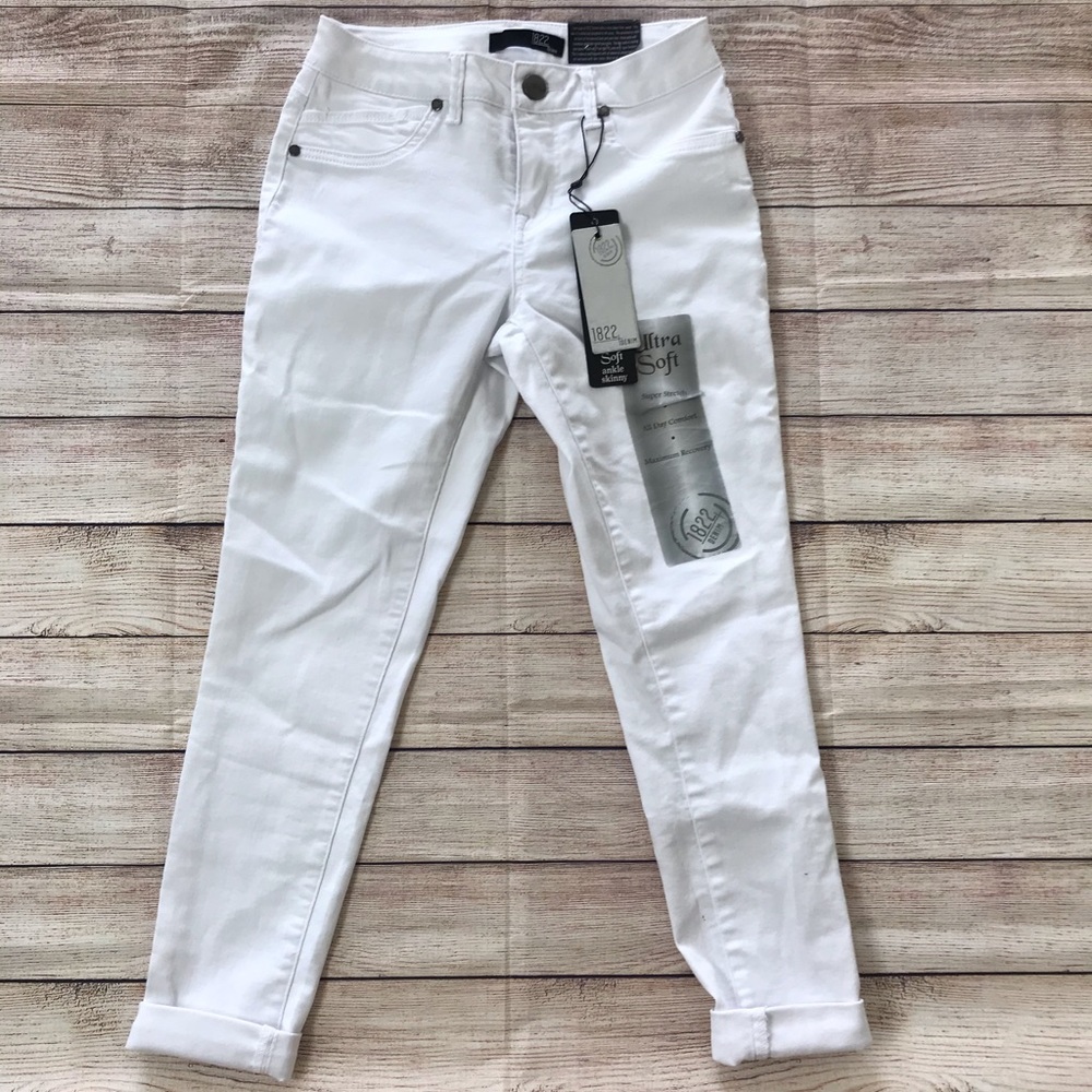 NWT- 1822 White Denim Jeans Size- 4